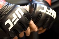 Видео боя: Йоэль Ромеро — Люк Рокхолд Видео боя: Йоэль Ромеро — Люк Рокхолд