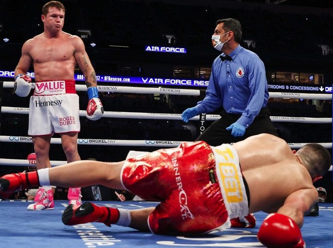 Сауль Канело Альварес vs Авни Йылдырым Йилдирим (фото — Ed Mulholland/Matchrom Boxing) Сауль Канело Альварес vs Авни Йылдырым Йилдирим (фото — Ed Mulholland/Matchrom Boxing)
