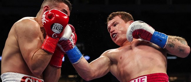 Сауль Канело Альварес vs Авни Йылдырым Йилдирим (фото — Ed Mulholland/Matchrom Boxing) Сауль Канело Альварес vs Авни Йылдырым Йилдирим (фото — Ed Mulholland/Matchrom Boxing)